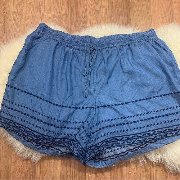 Crown & Ivy embroidered drawstring chambray shorts - Picture 1 of 6